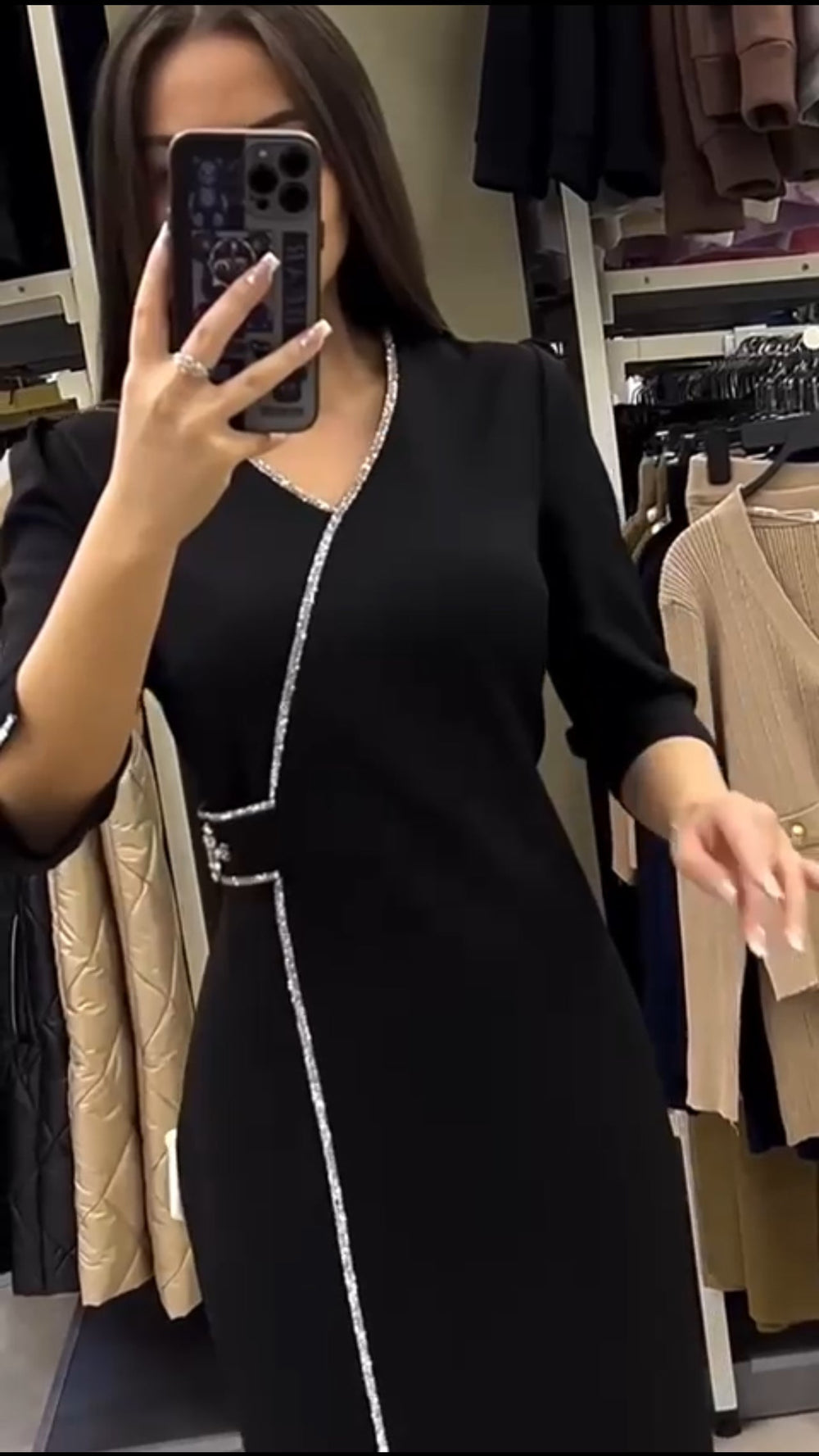 Liat – Maxi Dress with Elegant V-Neckline